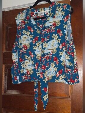 Basic Edition Plus Floral Tie-Front Sleeveless Top